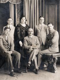 The family of Leon Lidgi