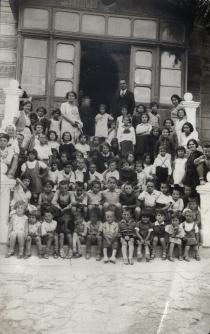 Regina Grinberg with classmates at the entrance of the Jewish school
