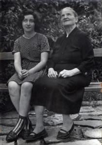 Berta Nusan and her granddaughter Borislava