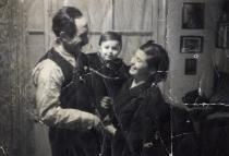 Eliezer Asher Anski,  Gizela Anski and their son Alex Anski