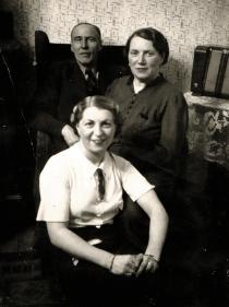 Edit Kovacs'  mother's sister Szeren Sarkadi, her husband Ferenc Sarkadi and their daughter Klara