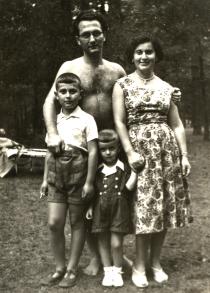 Isroel Lempertas with his wife Polina and sons David and Ilia