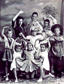 Ida Goldshmidt and her schoolmates at the children's home in Ivanovo