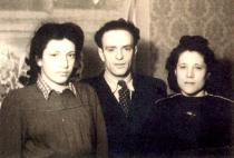 Ida Goldshmidt with her brother Todres Zaks and his wife Sima