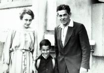 Isac Tinichigiu with his wife Borbala and their son Paul