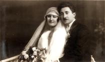 Stella and Benko Darsi's wedding portrait