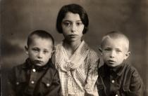 Agnessa Margolina with her brothers Shaya and Boris Margolin