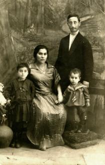 Zhenia Kriss with her parents Haim Kriss and Sima Kodrianskaya  and her brother Froim Kriss