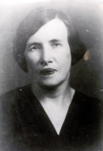 Engelina Goldentracht's aunt Rachel Gurvich
