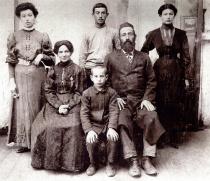 Anna Ivankovitser's maternal grandparents and their family