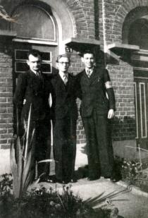 Iosif Zalevski with his partisan friends