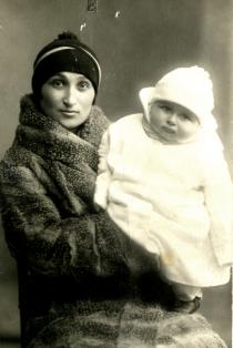 Leonid Karlinsky and his mother Bertha Karlinskaya