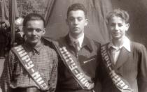 Mikhail Gauzner with his schoolmates