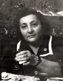 Vladimir Olgart's older sister Riva Bateiko