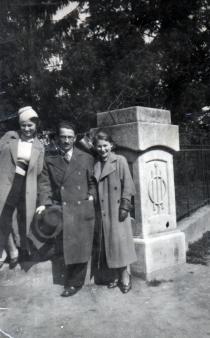 Anna Abrahamovic and Bela and Lujza Wohlwert